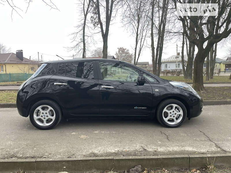 Хетчбек Nissan Leaf 2012 в Дубні