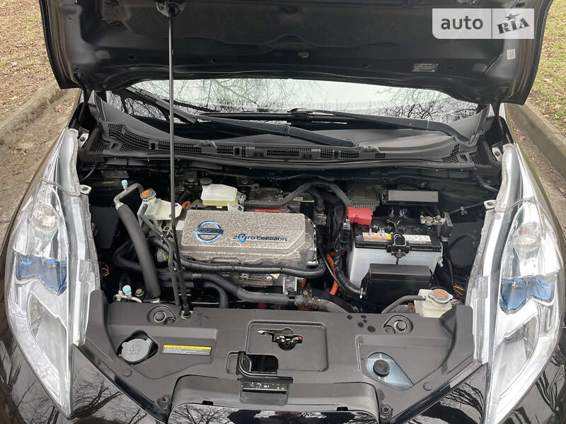 Хетчбек Nissan Leaf 2012 в Дубні