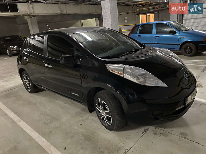 Хэтчбек Nissan Leaf 2015 в Кривом Роге