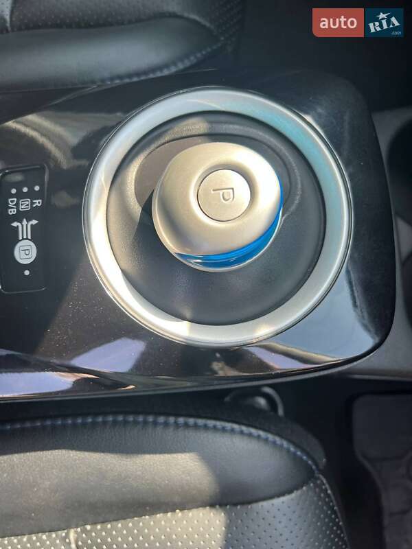 Хетчбек Nissan Leaf 2014 в Запоріжжі