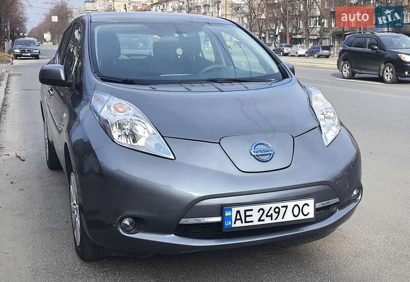 Хетчбек Nissan Leaf 2016 в Дніпрі