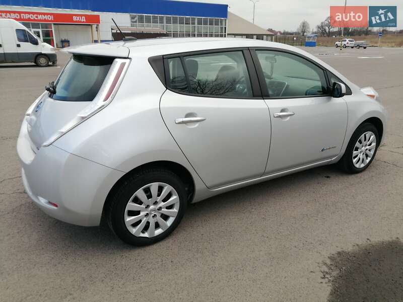 Хэтчбек Nissan Leaf 2015 в Луцке