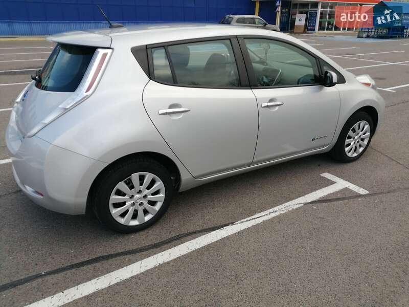 Хэтчбек Nissan Leaf 2015 в Луцке