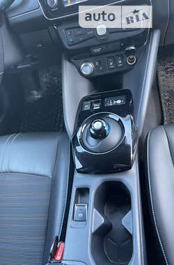 Хэтчбек Nissan Leaf 2019 в 