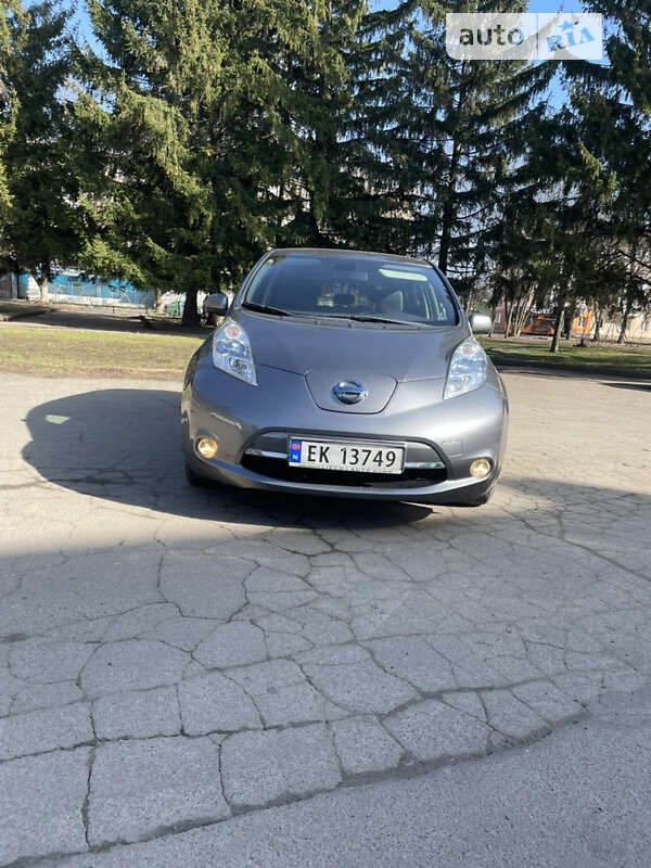 Хэтчбек Nissan Leaf 2015 в Ровно