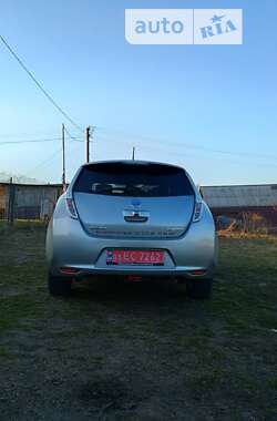 Хэтчбек Nissan Leaf 2015 в Вышгороде