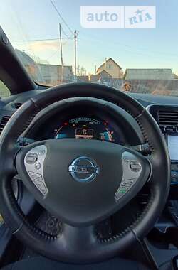 Хэтчбек Nissan Leaf 2015 в Вышгороде