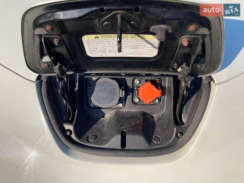Хетчбек Nissan Leaf 2012 в Рівному