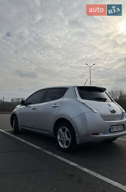 Хэтчбек Nissan Leaf 2014 в 