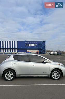 Хэтчбек Nissan Leaf 2014 в 