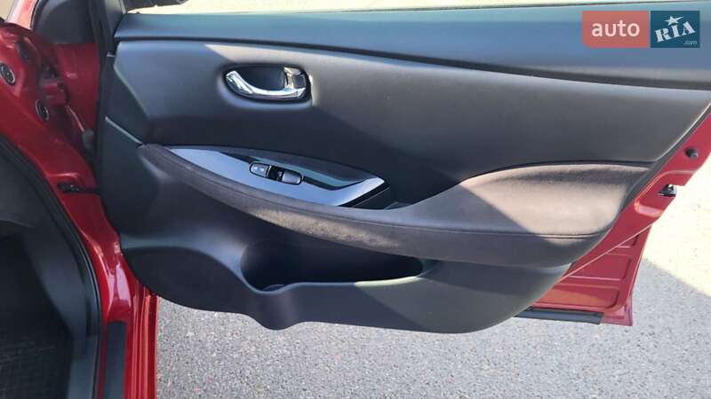 Хэтчбек Nissan Leaf 2016 в Львове