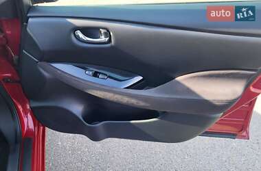 Хэтчбек Nissan Leaf 2016 в 