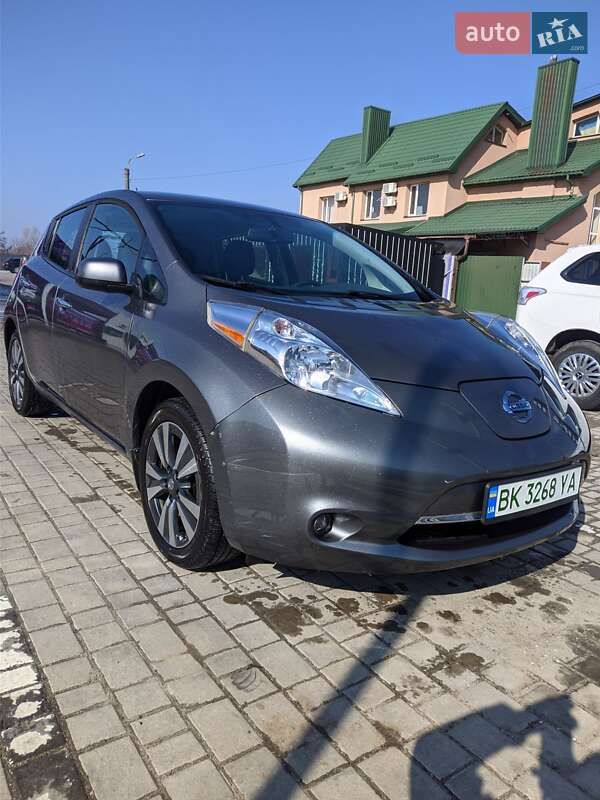 Хэтчбек Nissan Leaf 2016 в Ровно
