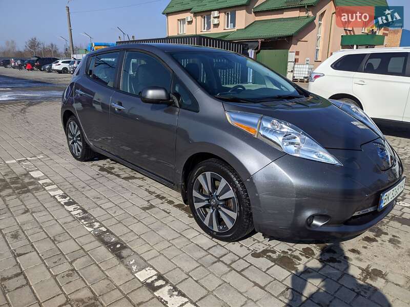 Хэтчбек Nissan Leaf 2016 в Ровно