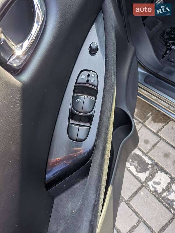 Хэтчбек Nissan Leaf 2016 в Ровно