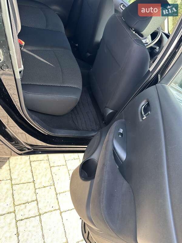 Хэтчбек Nissan Leaf 2014 в Львове
