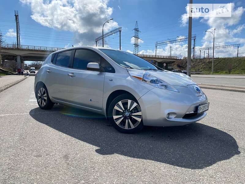 Хэтчбек Nissan Leaf 2013 в Одессе