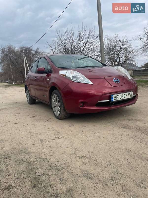 Хетчбек Nissan Leaf 2015 в Миколаєві