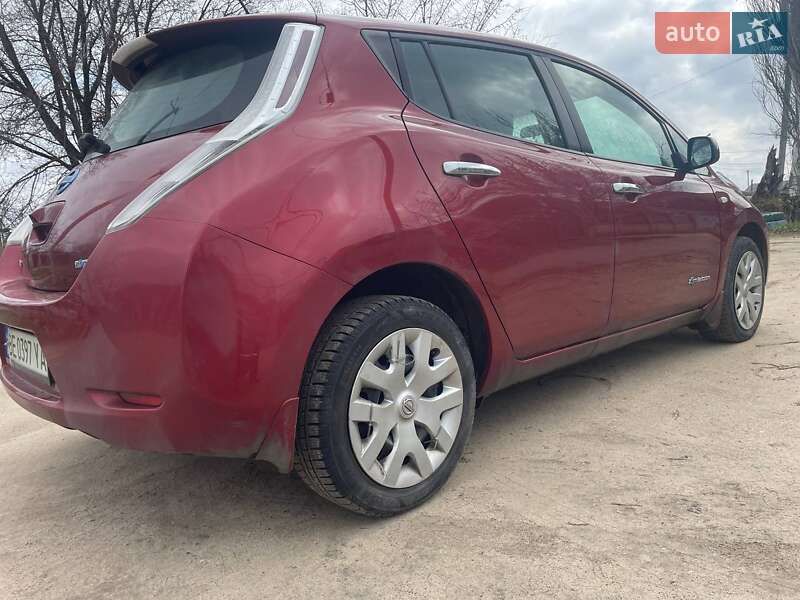 Хетчбек Nissan Leaf 2015 в Миколаєві