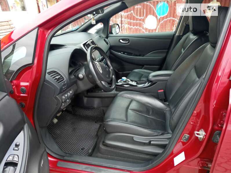 Хетчбек Nissan Leaf 2014 в Хмельницькому