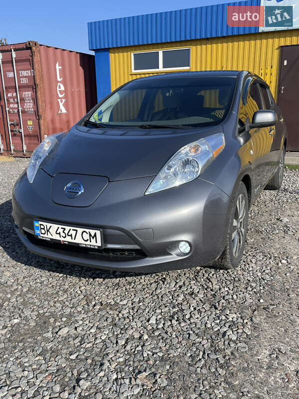 Хетчбек Nissan Leaf 2015 в Києві