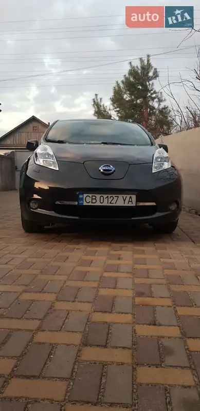 Хэтчбек Nissan Leaf 2013 в 