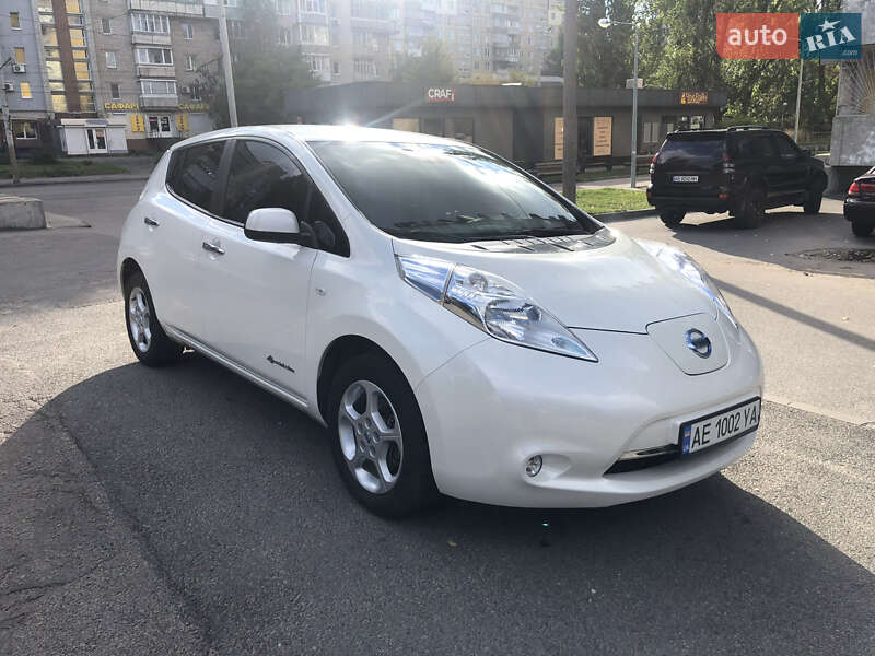 Хетчбек Nissan Leaf 2014 в Дніпрі