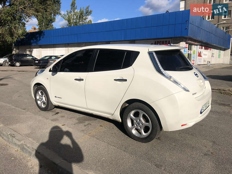 Хетчбек Nissan Leaf 2014 в Дніпрі