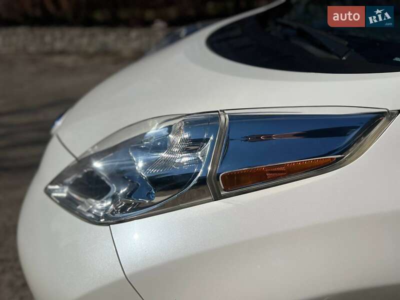 Хетчбек Nissan Leaf 2014 в Запоріжжі