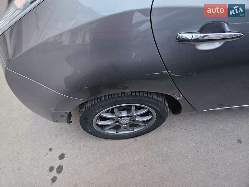 Хэтчбек Nissan Leaf 2013 в Измаиле