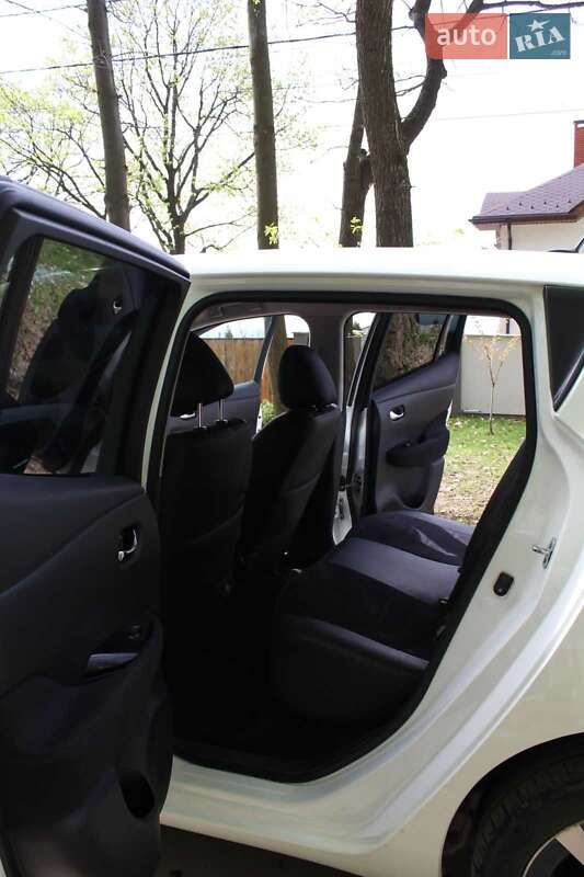 Хетчбек Nissan Leaf 2016 в Ужгороді