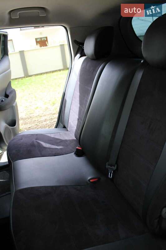 Хетчбек Nissan Leaf 2016 в Ужгороді