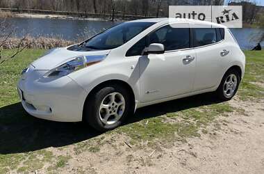 Хэтчбек Nissan Leaf 2015 в Кропивницком