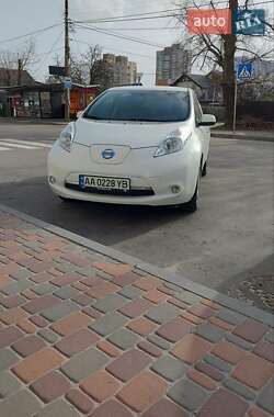 Хэтчбек Nissan Leaf 2017 в Киеве