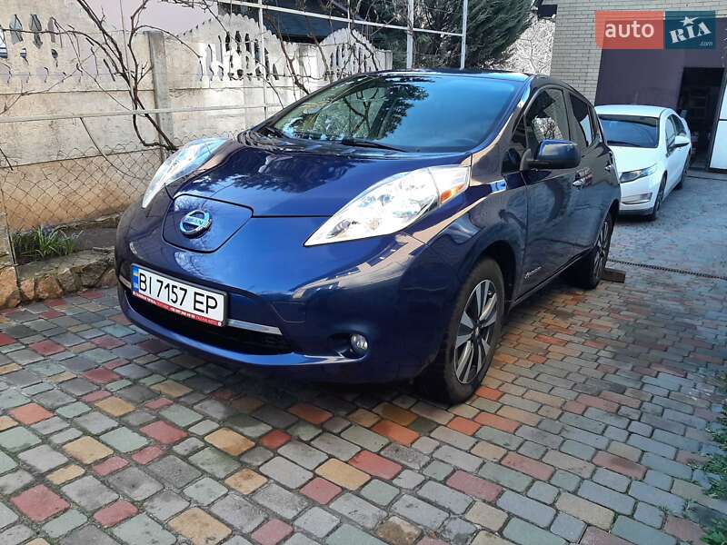 Хетчбек Nissan Leaf 2015 в Нових Санжарах