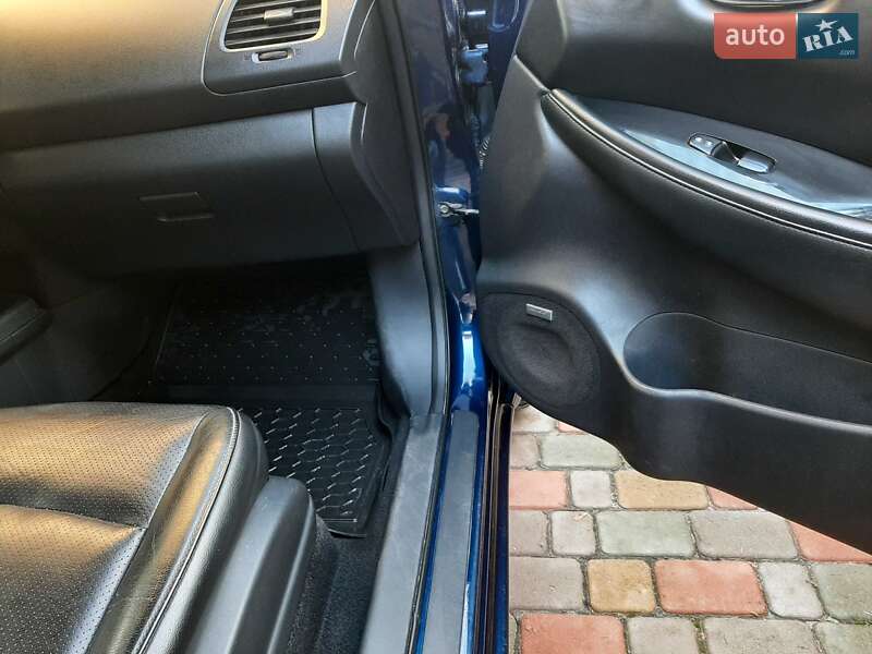 Хетчбек Nissan Leaf 2015 в Нових Санжарах