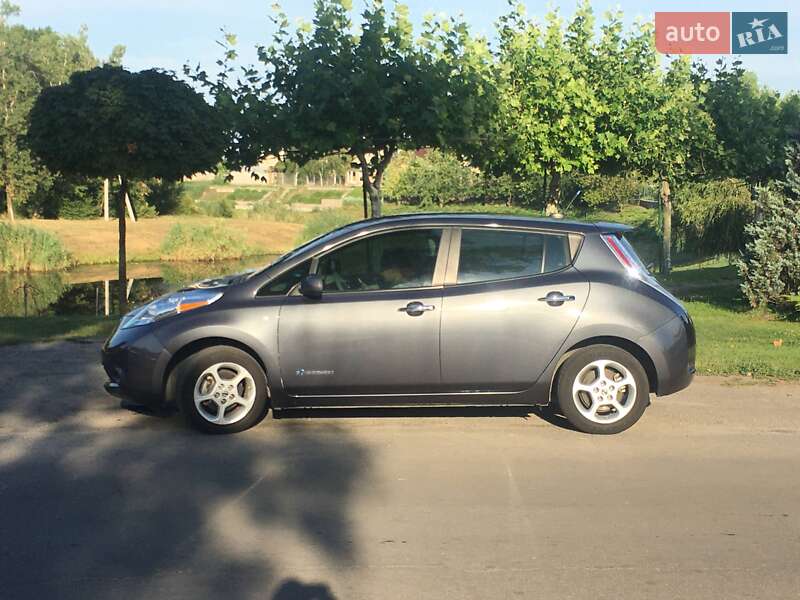 Хэтчбек Nissan Leaf 2013 в Днепре