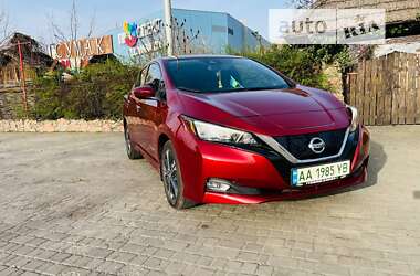 Хэтчбек Nissan Leaf 2018 в Киеве