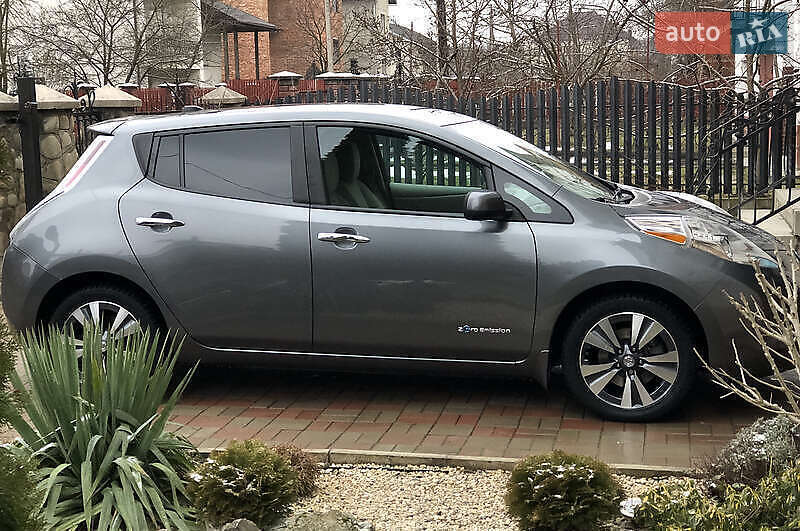 Хетчбек Nissan Leaf 2016 в Івано-Франківську