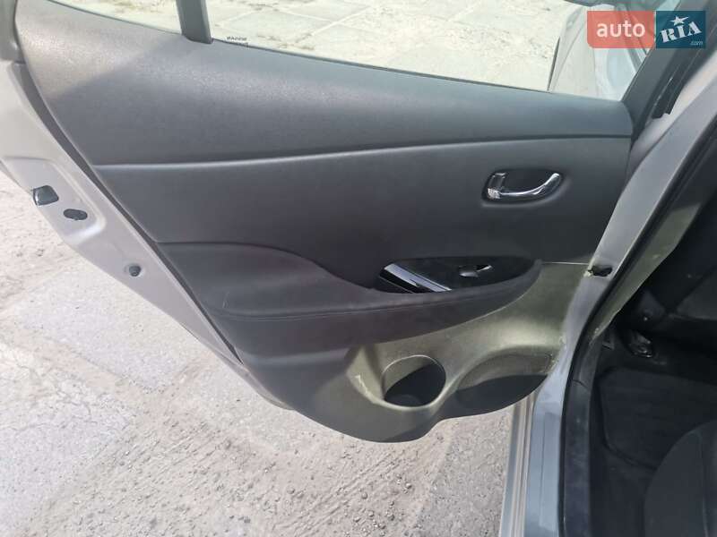 Хэтчбек Nissan Leaf 2016 в Львове