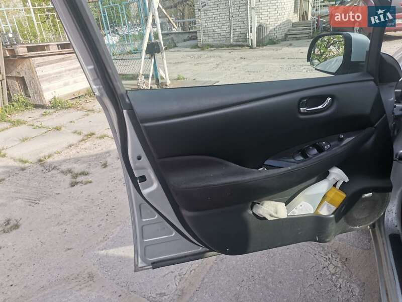 Хэтчбек Nissan Leaf 2016 в Львове