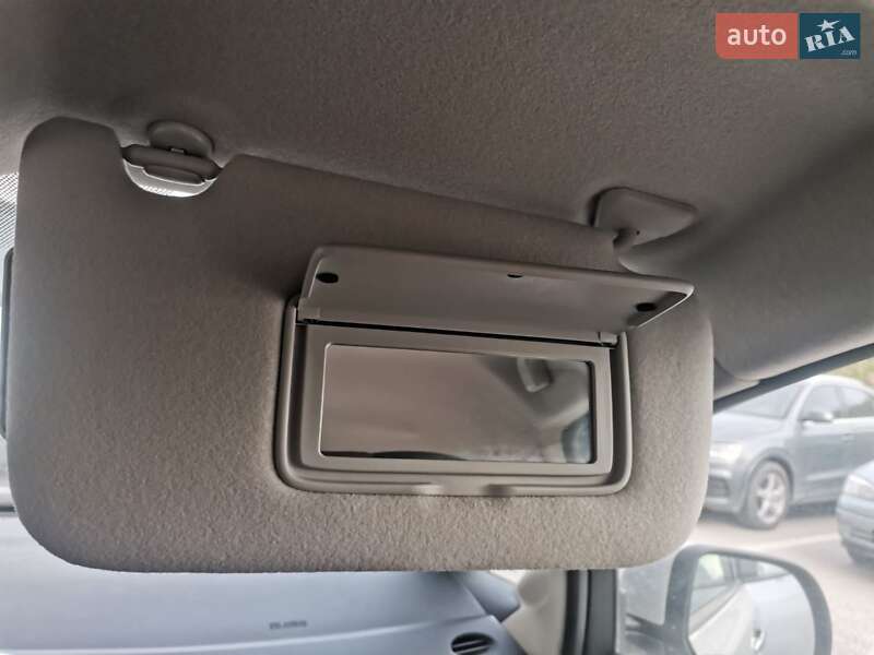 Хэтчбек Nissan Leaf 2016 в Львове