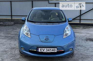 Хэтчбек Nissan Leaf 2011 в Хотине