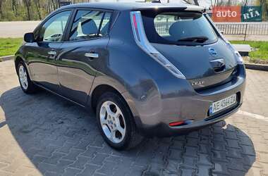 Хэтчбек Nissan Leaf 2013 в 