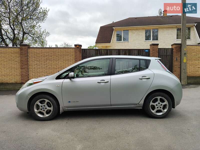 Хэтчбек Nissan Leaf 2011 в Киеве