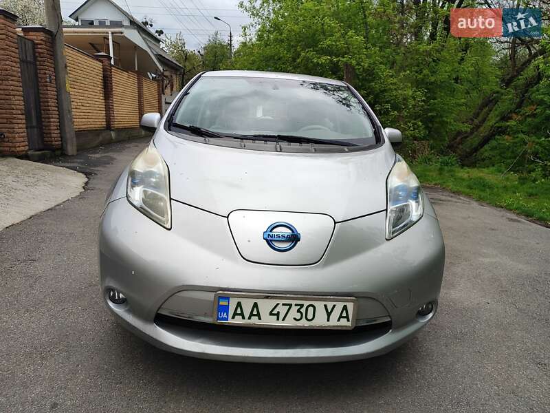 Хэтчбек Nissan Leaf 2011 в Киеве