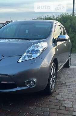 Хэтчбек Nissan Leaf 2015 в Ужгороде