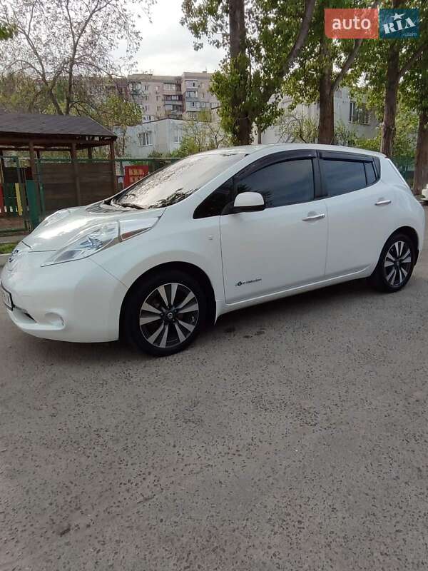 Хетчбек Nissan Leaf 2015 в Одесі