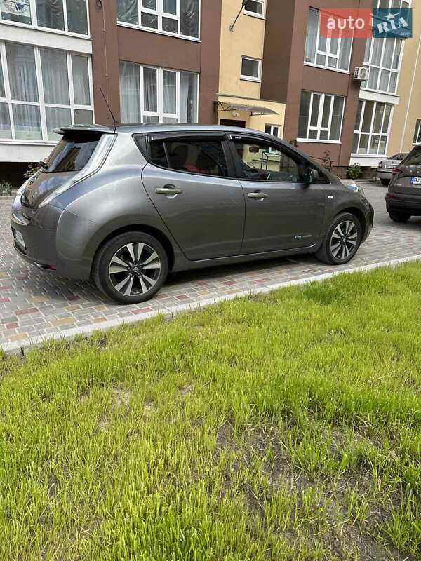 Хетчбек Nissan Leaf 2017 в Кременчуці