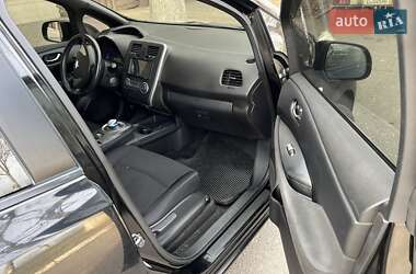 Хэтчбек Nissan Leaf 2013 в 